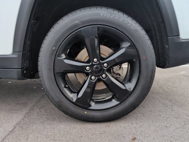Used 2023 Jeep Grand Cherokee Altitude AWD/4WD image 11