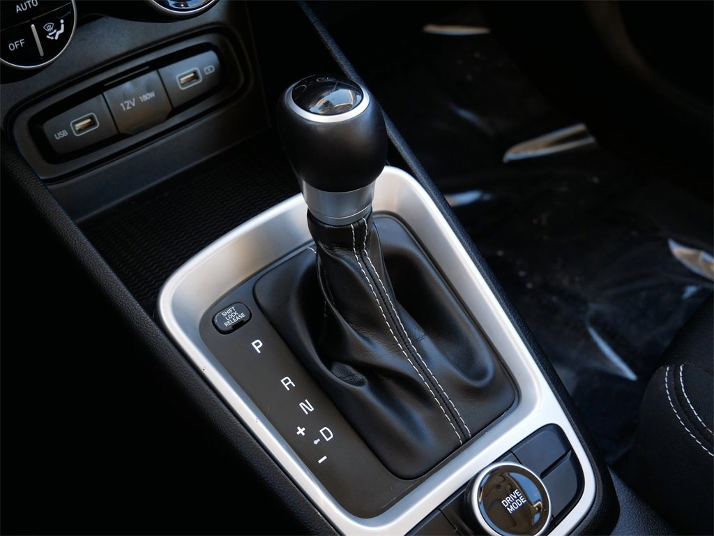 Used 2022 Hyundai Venue SEL image 22