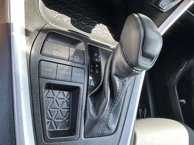 Used 2025 Toyota RAV4 XLE FWD image 13