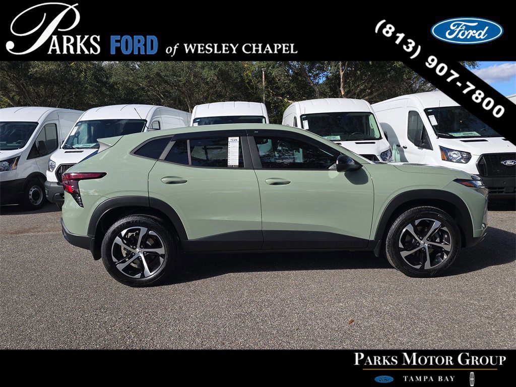 Used 2024 Chevrolet Trax RS w/ Driver Confidence Package image 2