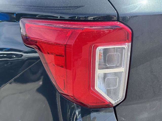 Certified 2022 Ford Explorer XLT w/ Equipment Group 202A AWD/4WD image 6