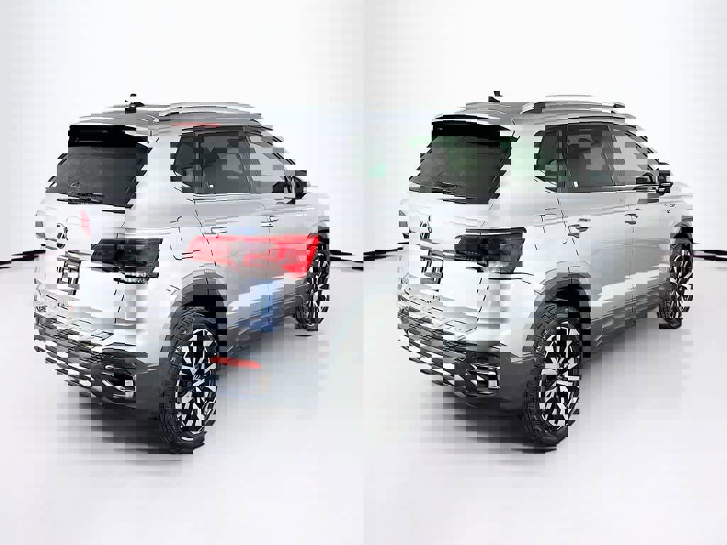 Used 2022 Volkswagen Taos SE w/ Panoramic Sunroof Package image 5