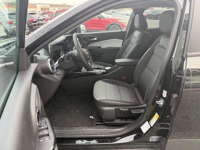 Used 2025 Chevrolet Trax LT w/ LT Convenience Package image 11