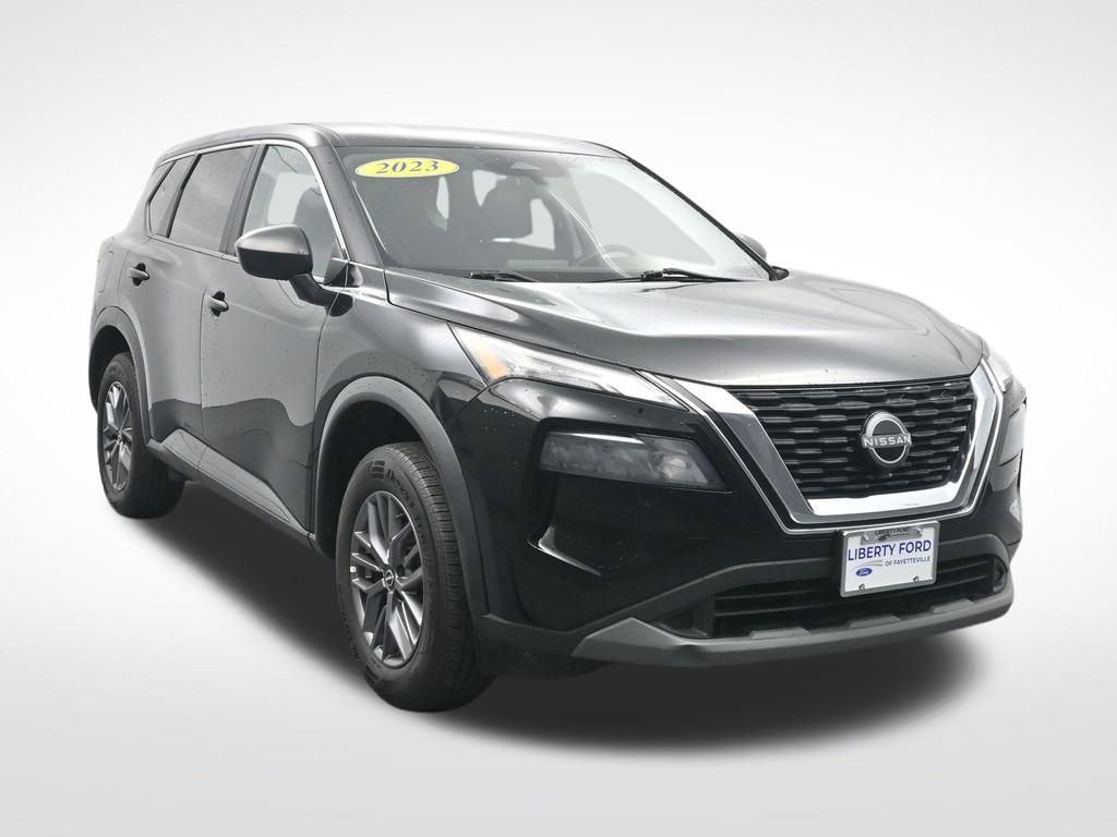 Used 2023 Nissan Rogue S AWD/4WD image 3
