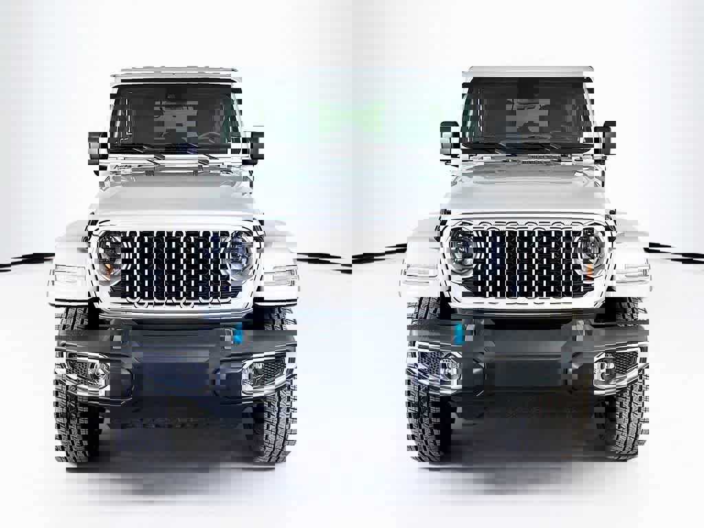 Used 2024 Jeep Wrangler Sahara image 8