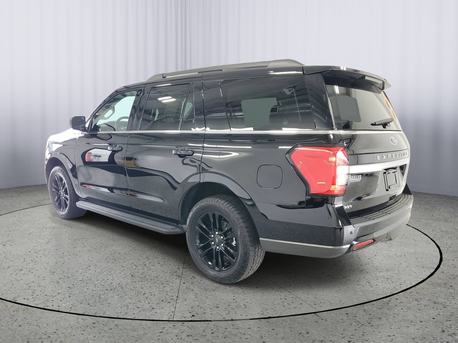 Certified 2024 Ford Expedition XLT AWD/4WD image 3