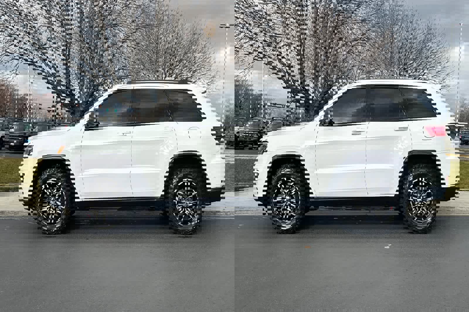 Used 2017 Jeep Grand Cherokee Trailhawk w/ Trailhawk Luxury Group image 2