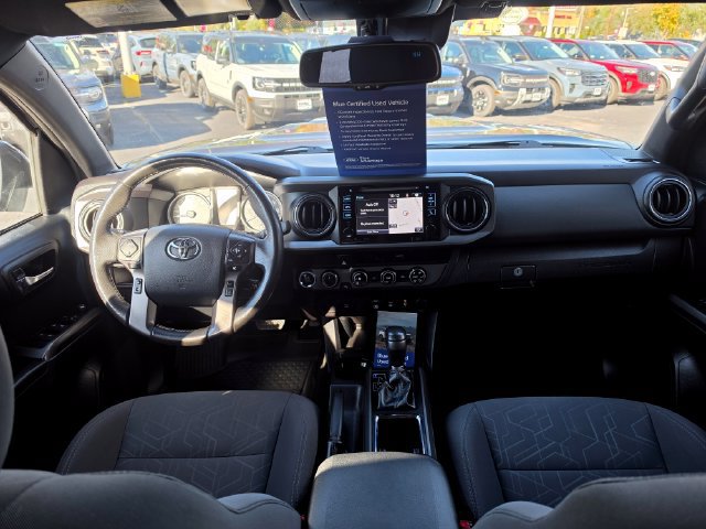Used 2018 Toyota Tacoma TRD Sport AWD/4WD image 3