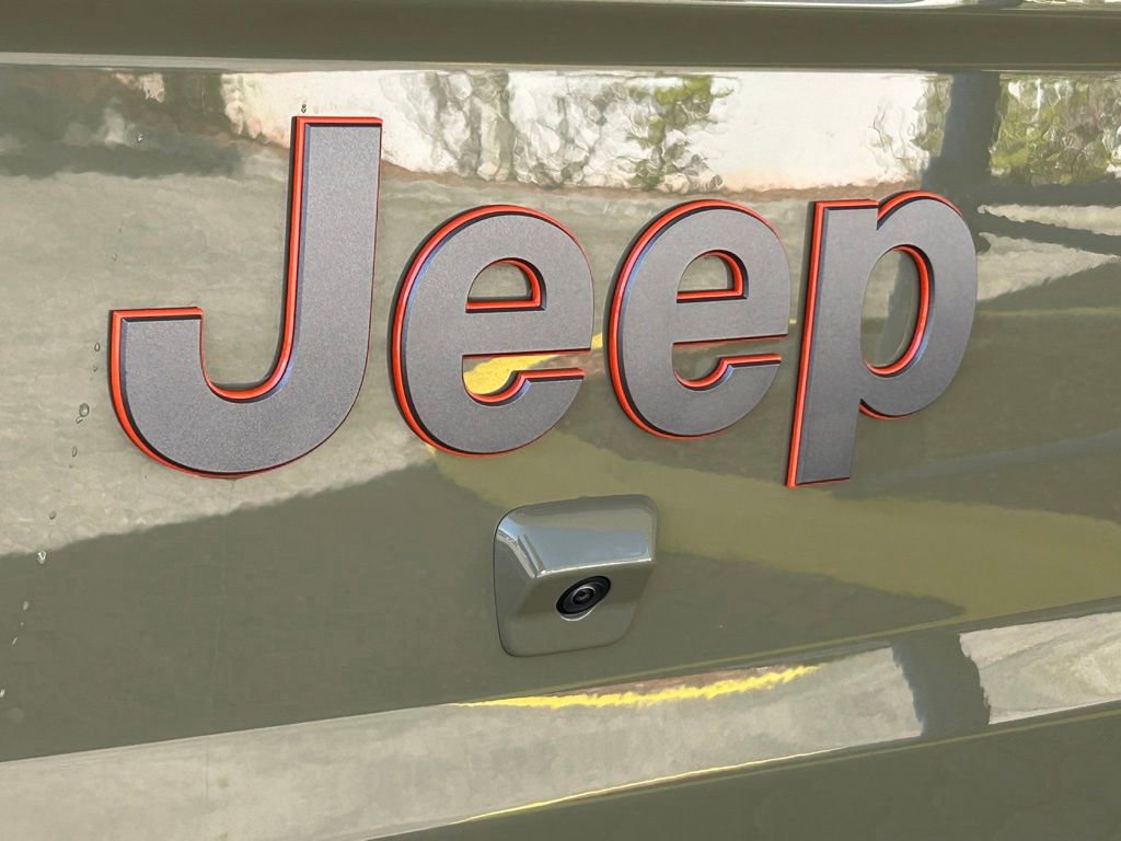 Used 2025 Jeep Gladiator Mojave w/ Safety Group AWD/4WD image 23