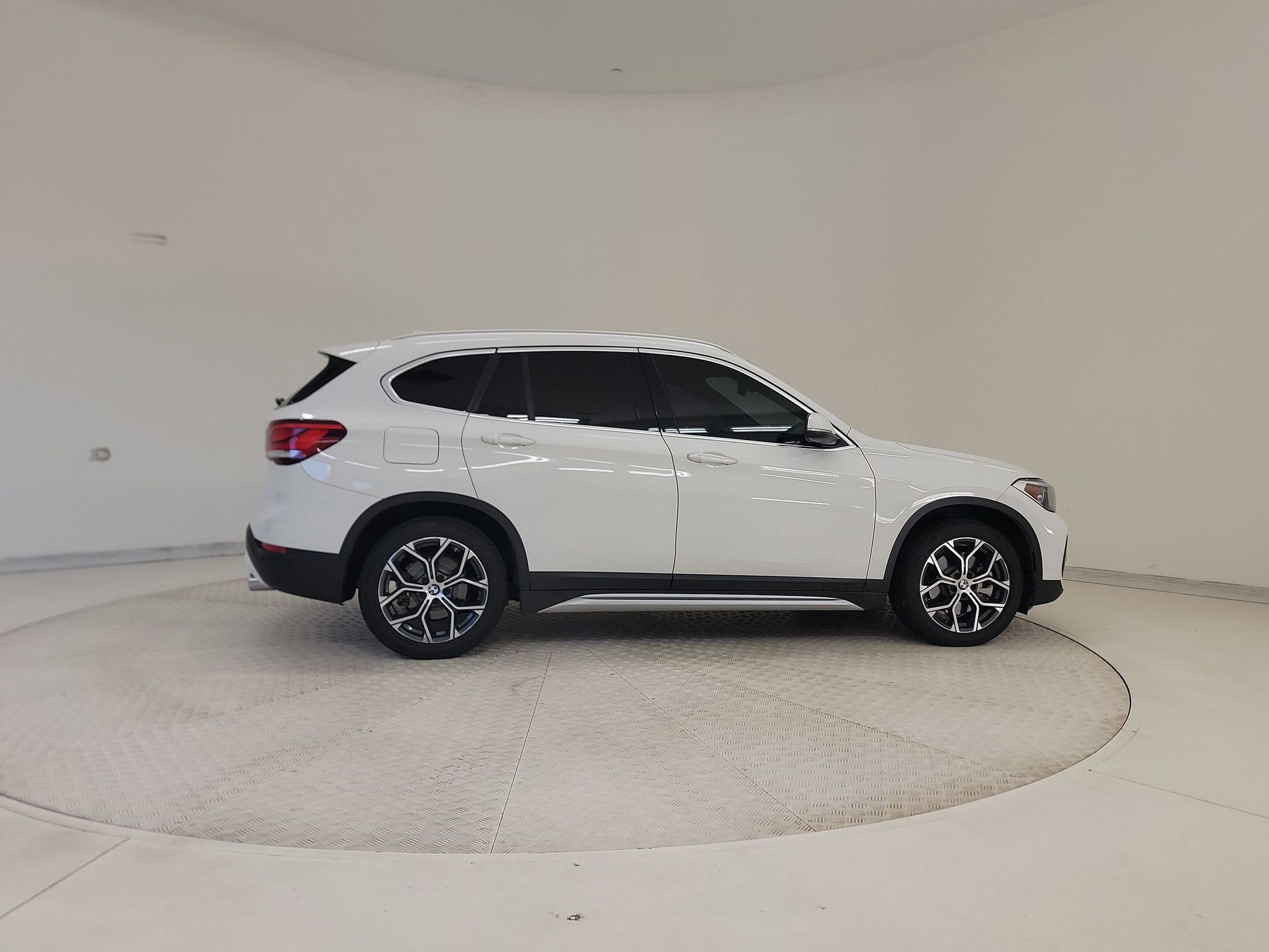 Used 2021 BMW X1 xDrive28i w/ Premium Package image 6