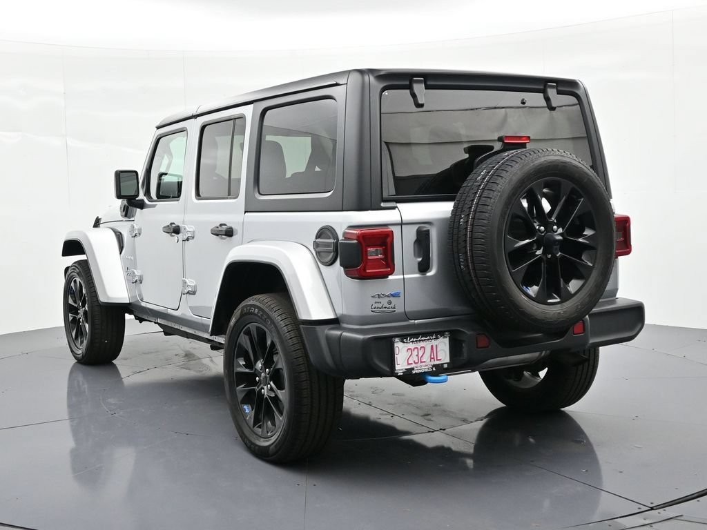 Used 2022 Jeep Wrangler Unlimited Sahara w/ Cold Weather Group AWD/4WD image 8