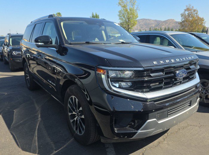 Certified 2025 Ford Expedition Platinum AWD/4WD image 4