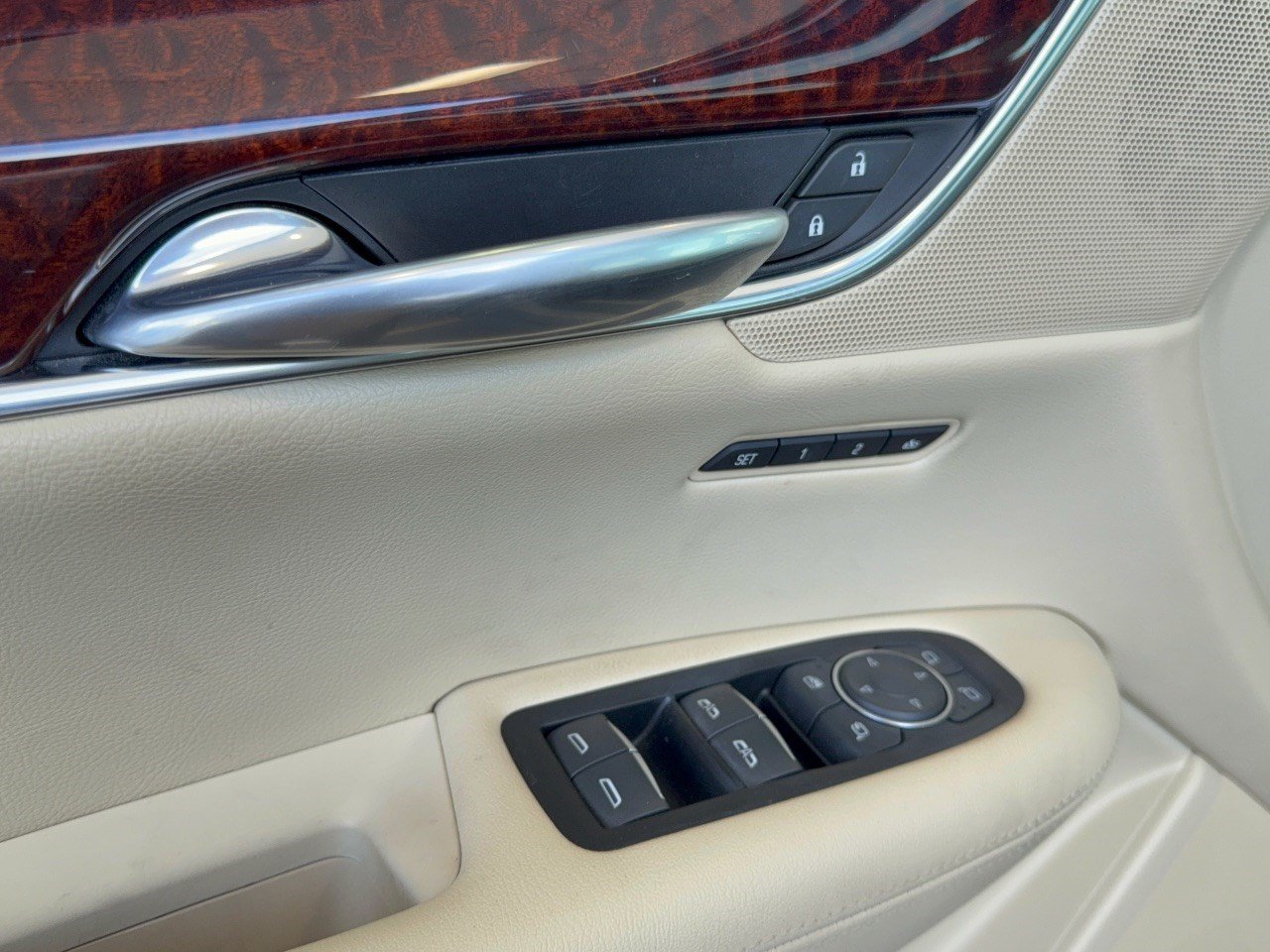 Used 2018 Cadillac XT5 Premium Luxury FWD image 15