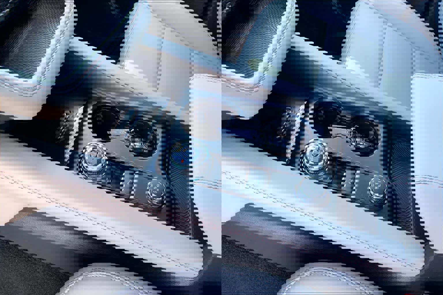 Certified 2025 Ford Explorer Active w/ Active Comfort Package image 17