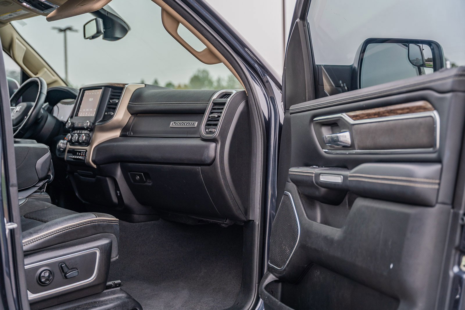 Used 2019 RAM 1500 Laramie image 15