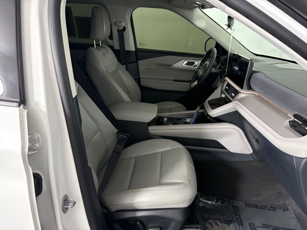 Certified 2025 Ford Explorer Active w/ Active Comfort Package AWD/4WD image 33