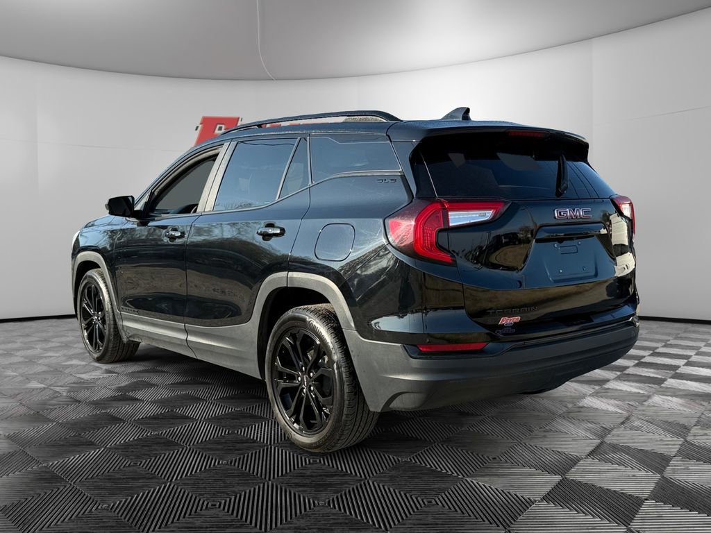 Used 2022 GMC Terrain SLE w/ Driver Convenience Package image 3