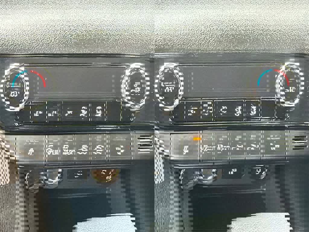 Used 2023 Hyundai Elantra Blue image 28