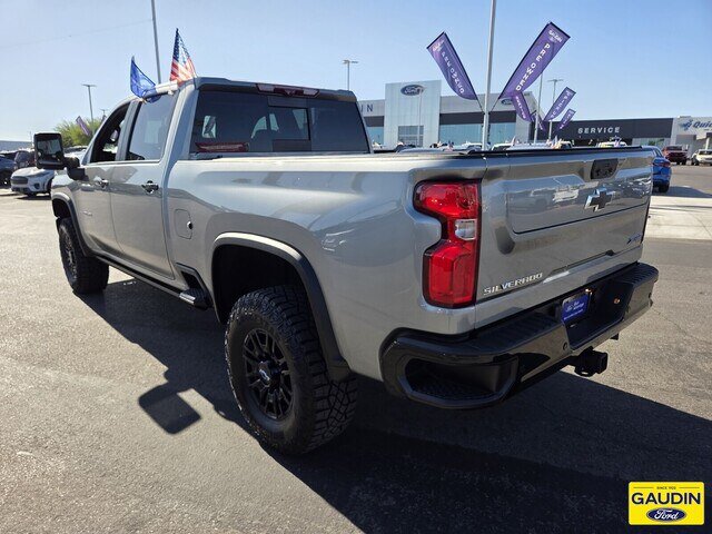 Used 2024 Chevrolet Silverado 2500 ZR2 w/ Technology Package AWD/4WD image 5