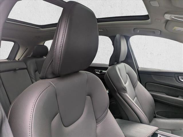 Used 2025 Volvo XC60 B5 Core image 27