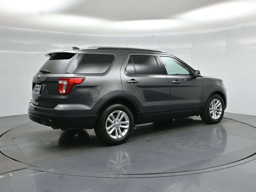 Certified 2017 Ford Explorer XLT w/ Equipment Group 202A FWD image 27