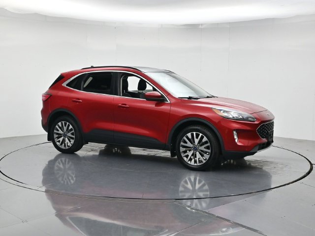 Certified 2022 Ford Escape Titanium w/ Class II Trailer Tow Package AWD/4WD image 3