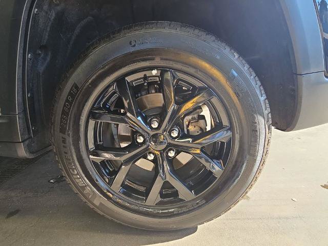 Used 2025 Jeep Grand Cherokee Altitude AWD/4WD image 32