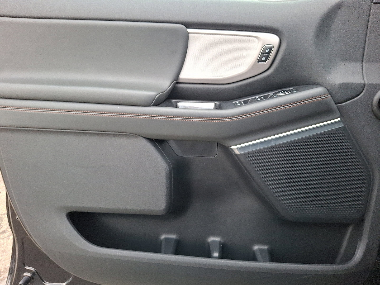 Certified 2025 Ford Expedition Active image 13