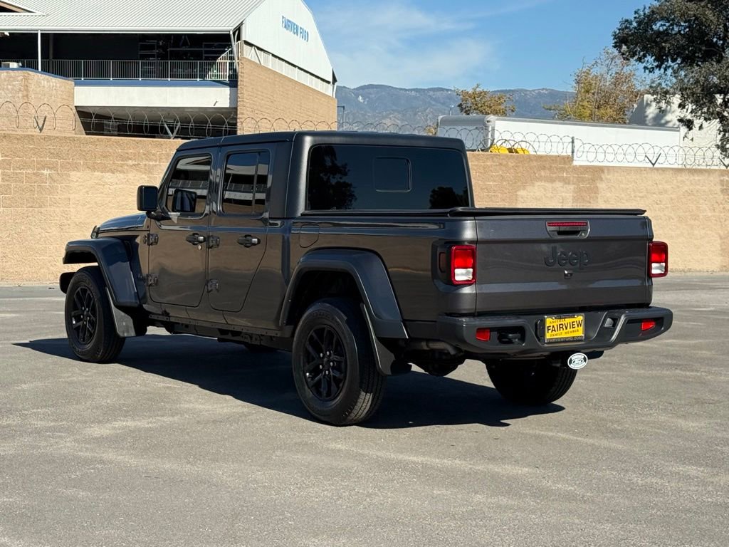 Used 2023 Jeep Gladiator Sport image 5