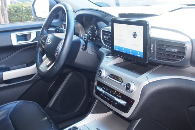 Certified 2022 Ford Explorer XLT w/ Equipment Group 202A image 10