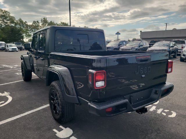 Used 2023 Jeep Gladiator Sport AWD/4WD image 7