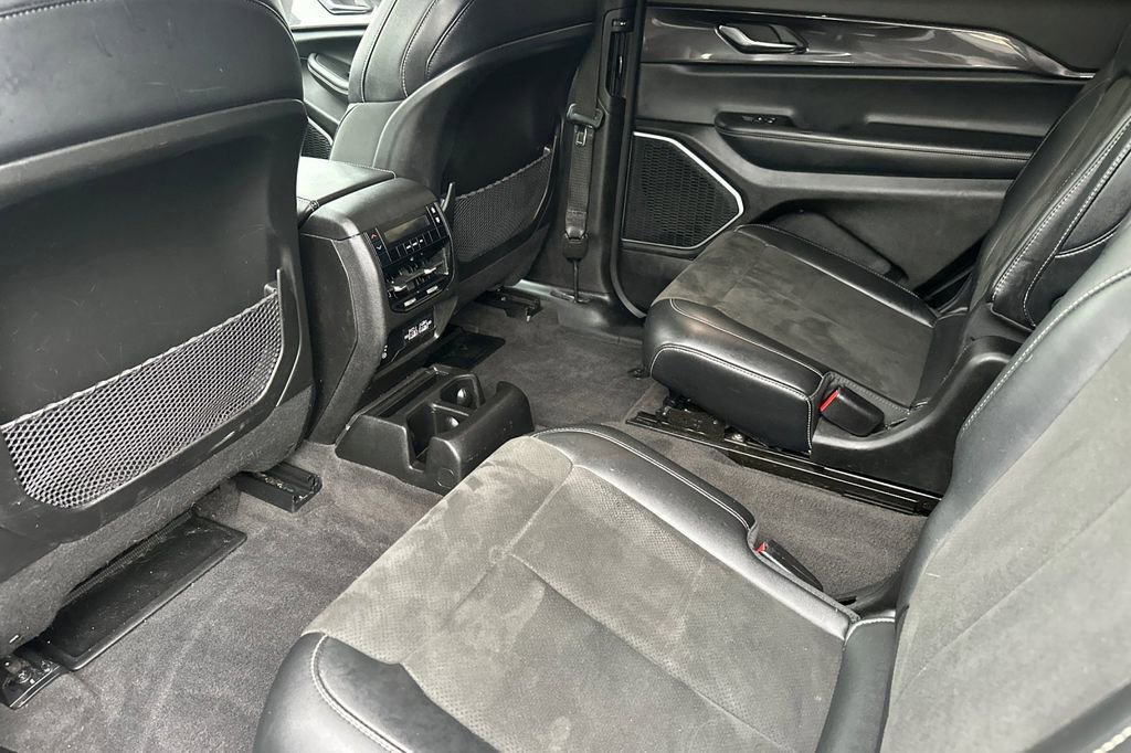 Used 2021 Jeep Grand Cherokee L Laredo image 13