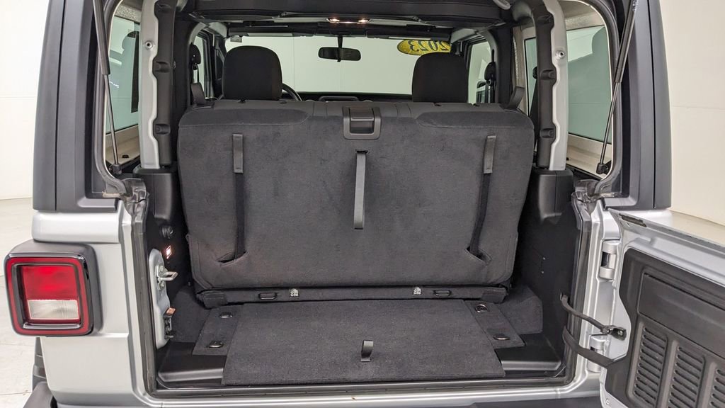 Used 2023 Jeep Wrangler Willys AWD/4WD image 6