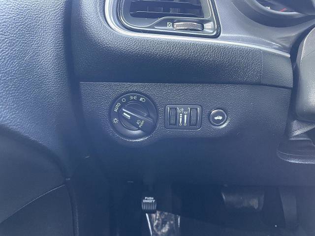 Used 2020 Dodge Challenger SXT w/ Blacktop Package image 15