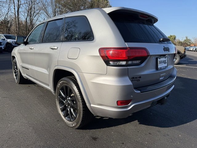 Used 2017 Jeep Grand Cherokee Altitude image 3