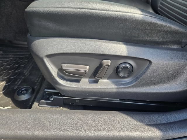 Used 2020 Toyota Camry SE w/ Convenience Package FWD image 12