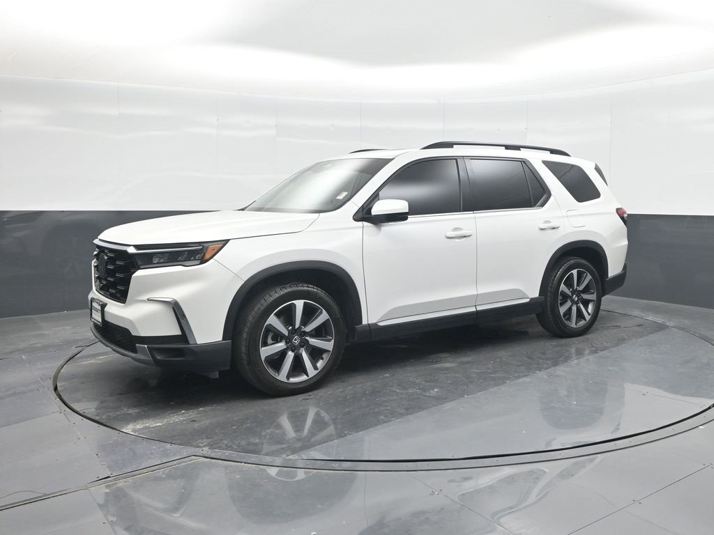 Used 2024 Honda Pilot Touring image 1