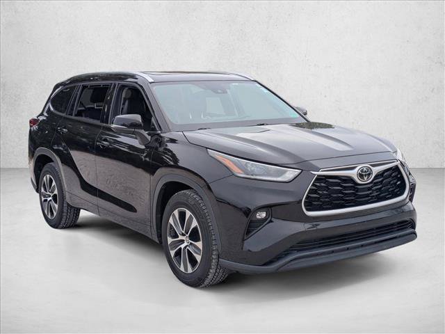 Used 2021 Toyota Highlander XLE FWD image 3