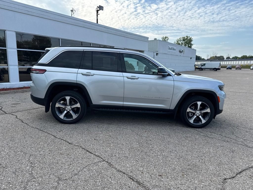 Used 2025 Jeep Grand Cherokee Limited w/ MOPAR Finishing Package AWD/4WD image 2