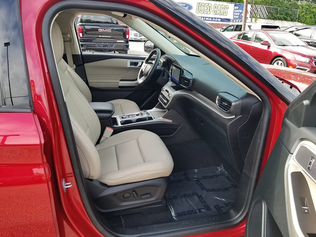 Certified 2023 Ford Explorer XLT w/ Equipment Group 202A AWD/4WD image 20