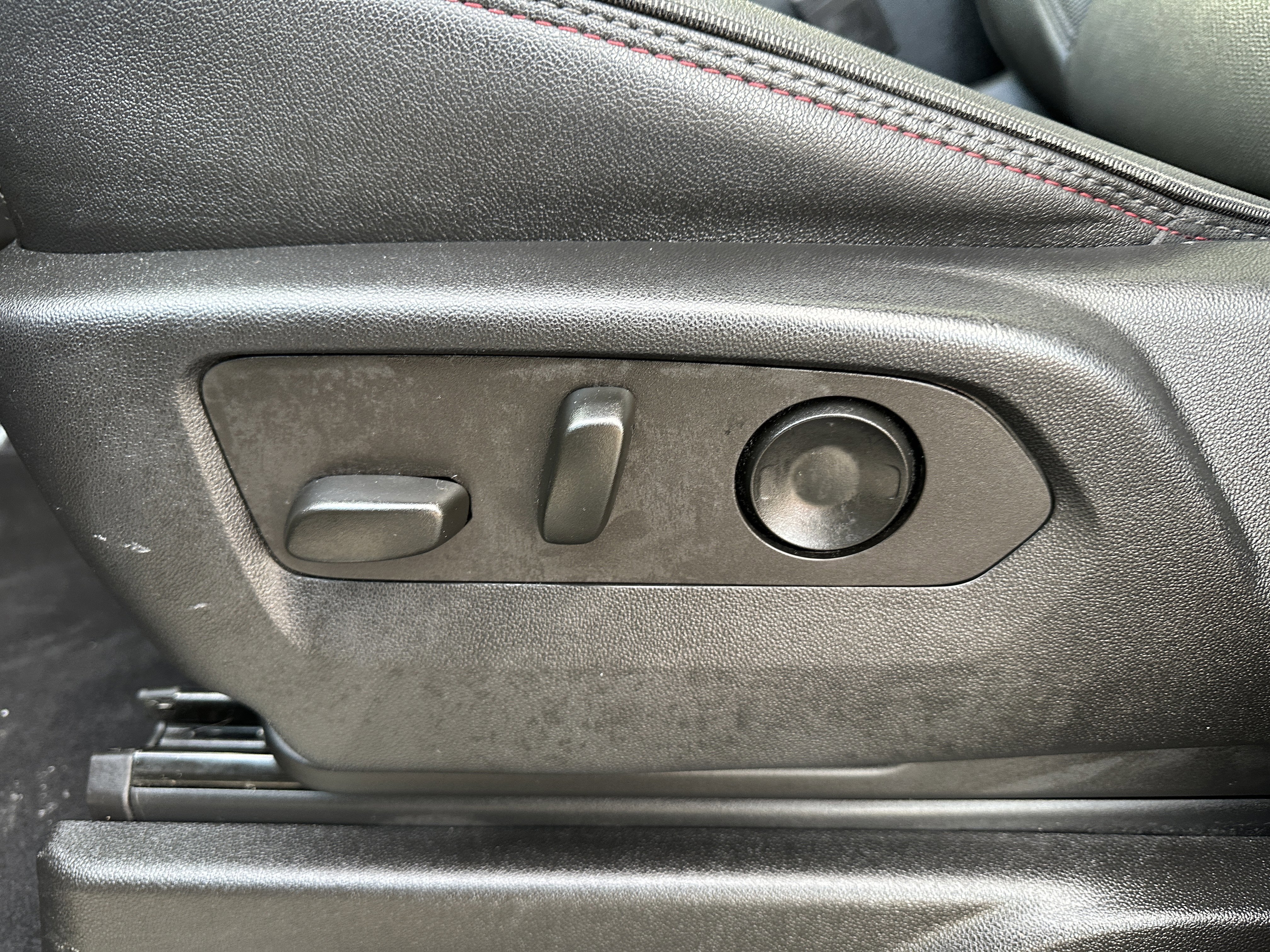 Used 2022 Chevrolet Suburban RST w/ Luxury Package image 21