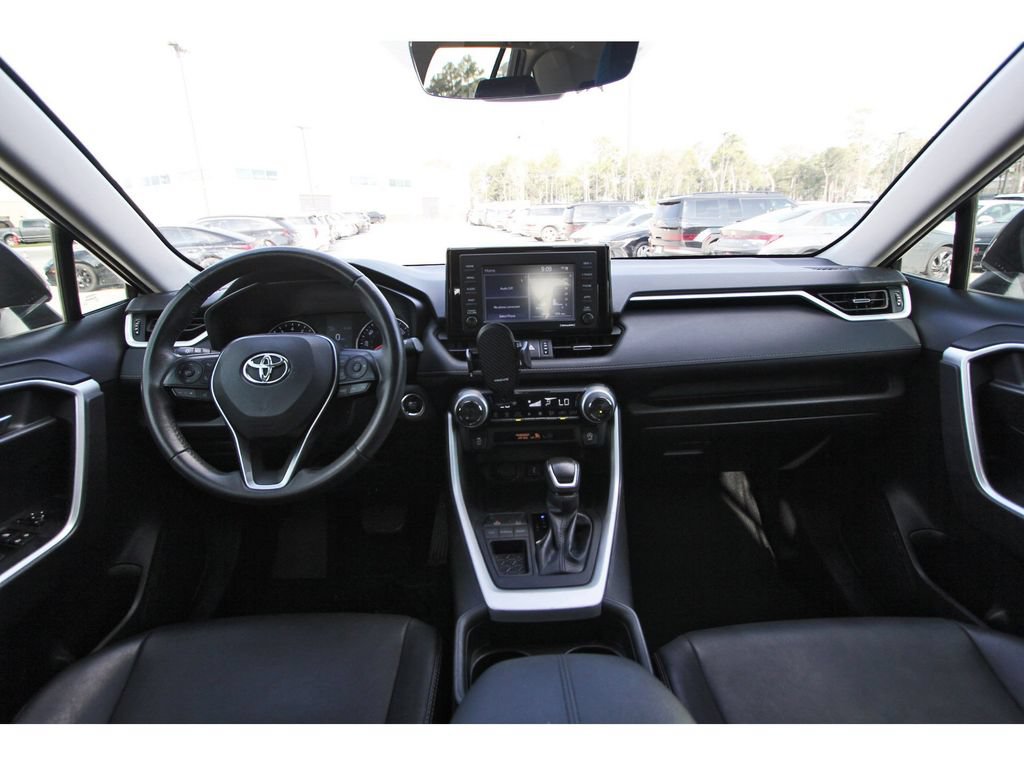 Used 2021 Toyota RAV4 XLE Premium FWD image 12
