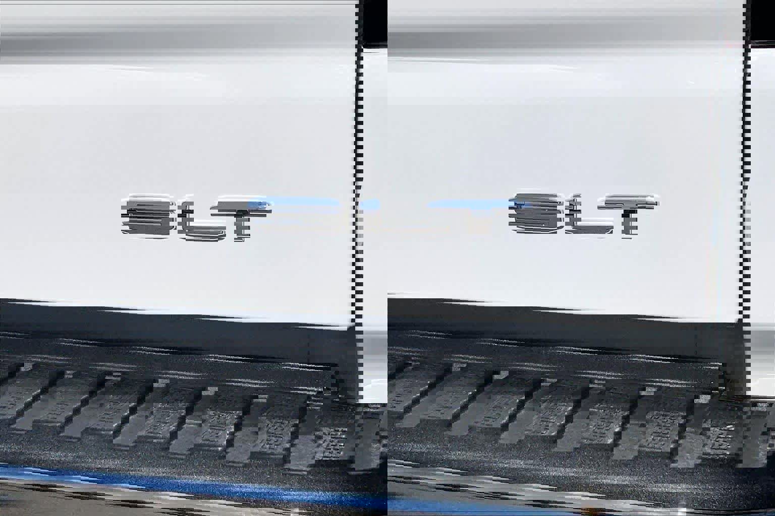 Used 2022 GMC Sierra 1500 SLT w/ SLT Convenience Package image 9