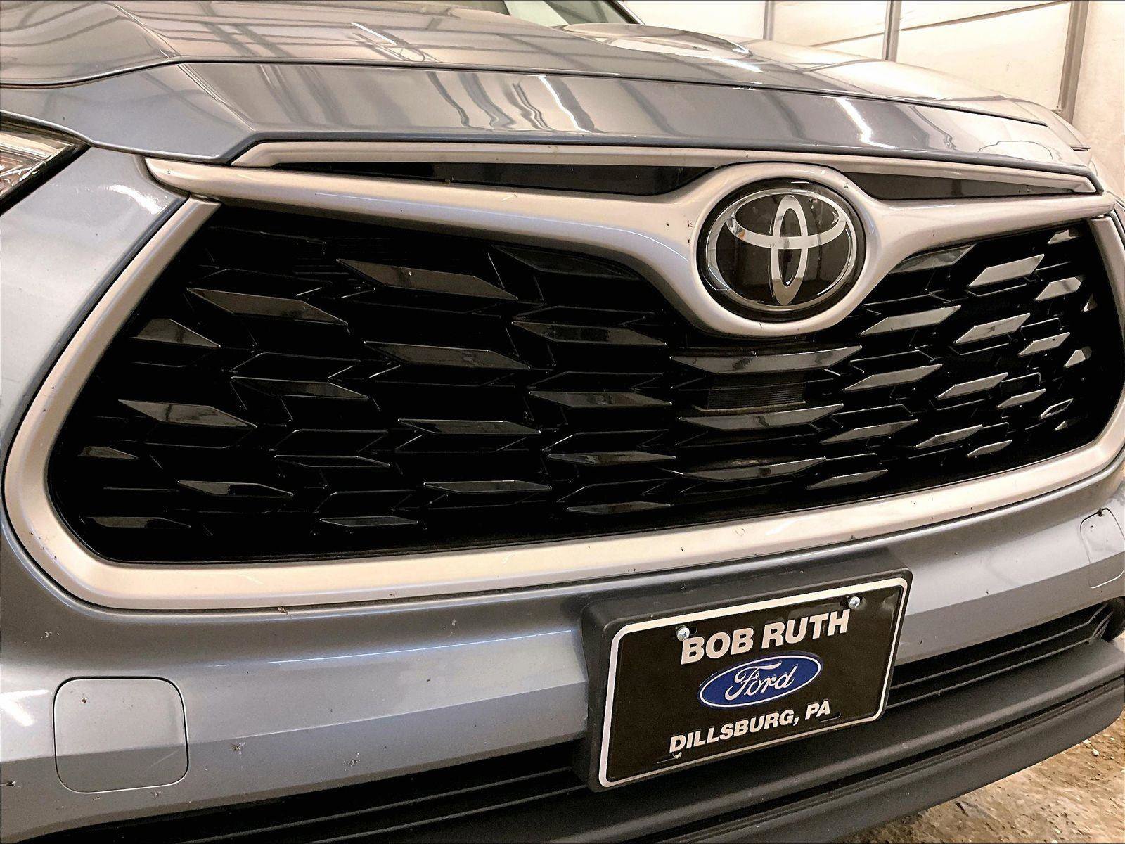 Used 2020 Toyota Highlander XLE AWD/4WD image 30