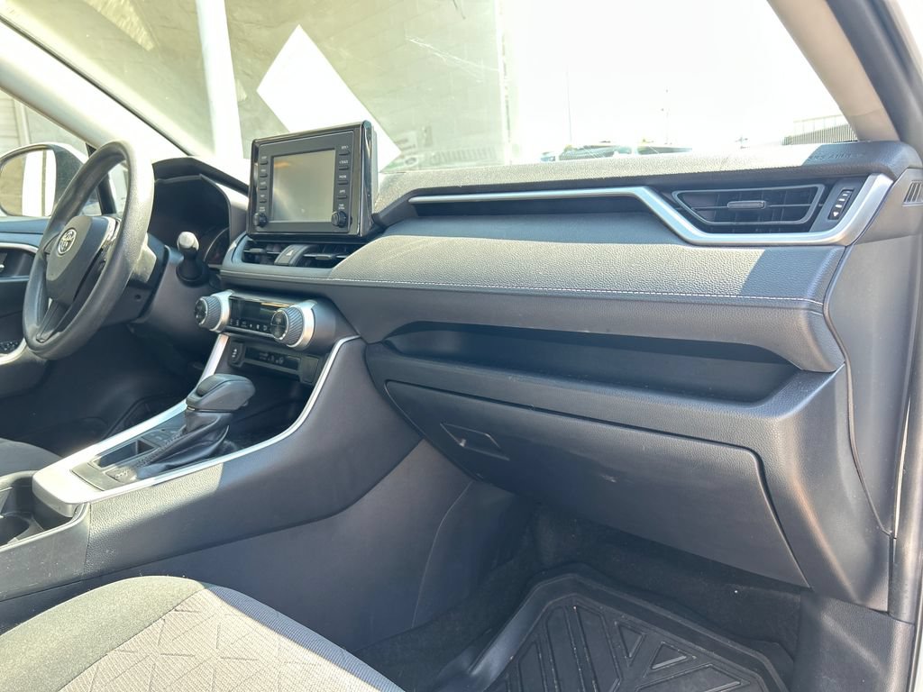 Used 2019 Toyota RAV4 XLE FWD image 16