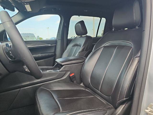 Used 2024 Jeep Grand Cherokee L Limited w/ Luxury Tech Group II AWD/4WD image 15