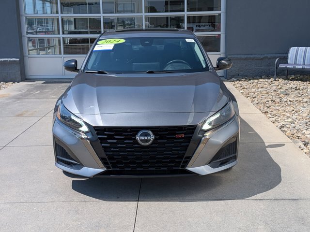 Used 2024 Nissan Altima 2.5 SR w/ SR Premium Package FWD image 9