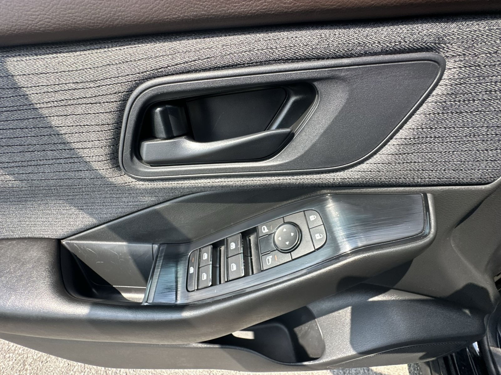 Used 2023 Nissan Rogue S AWD/4WD image 23