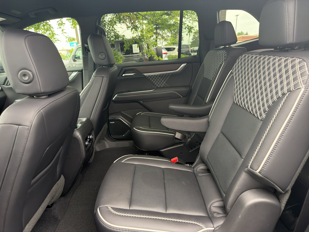 Used 2025 GMC Acadia Denali FWD image 12