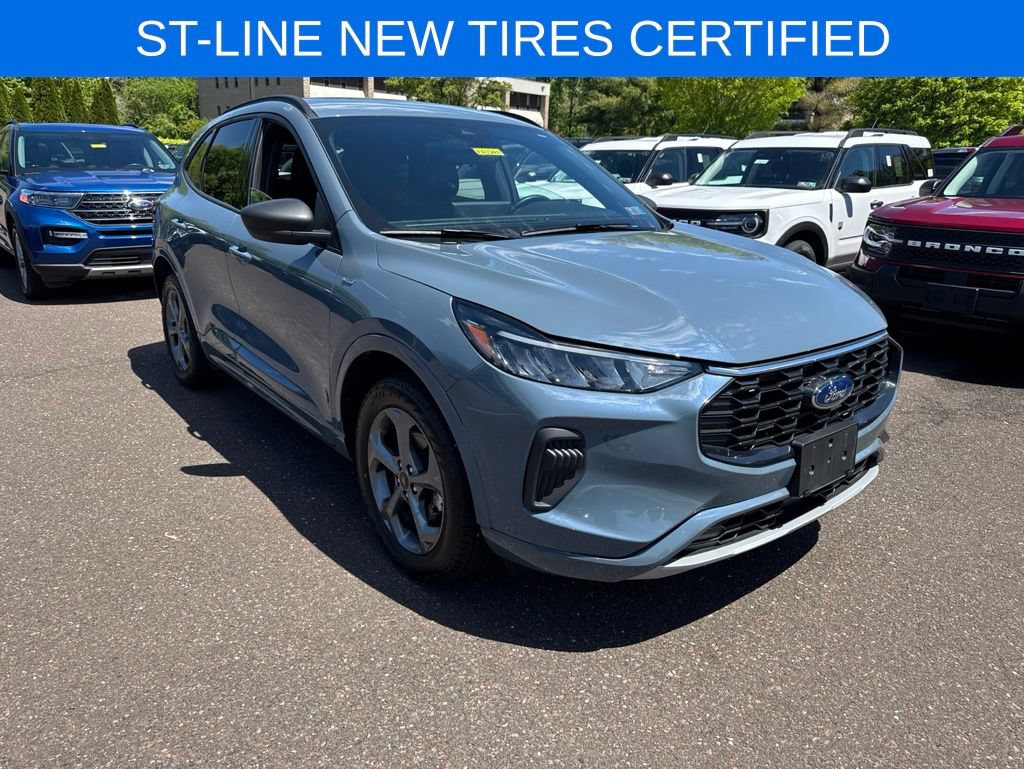 Certified 2023 Ford Escape ST-Line w/ Tech Pack #1 AWD/4WD image 3